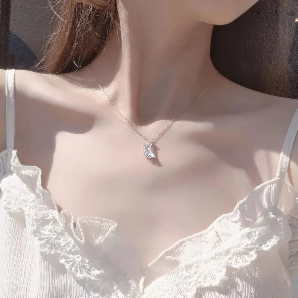 Collier Pendentif Lune Cristalline - Acier Inoxydable