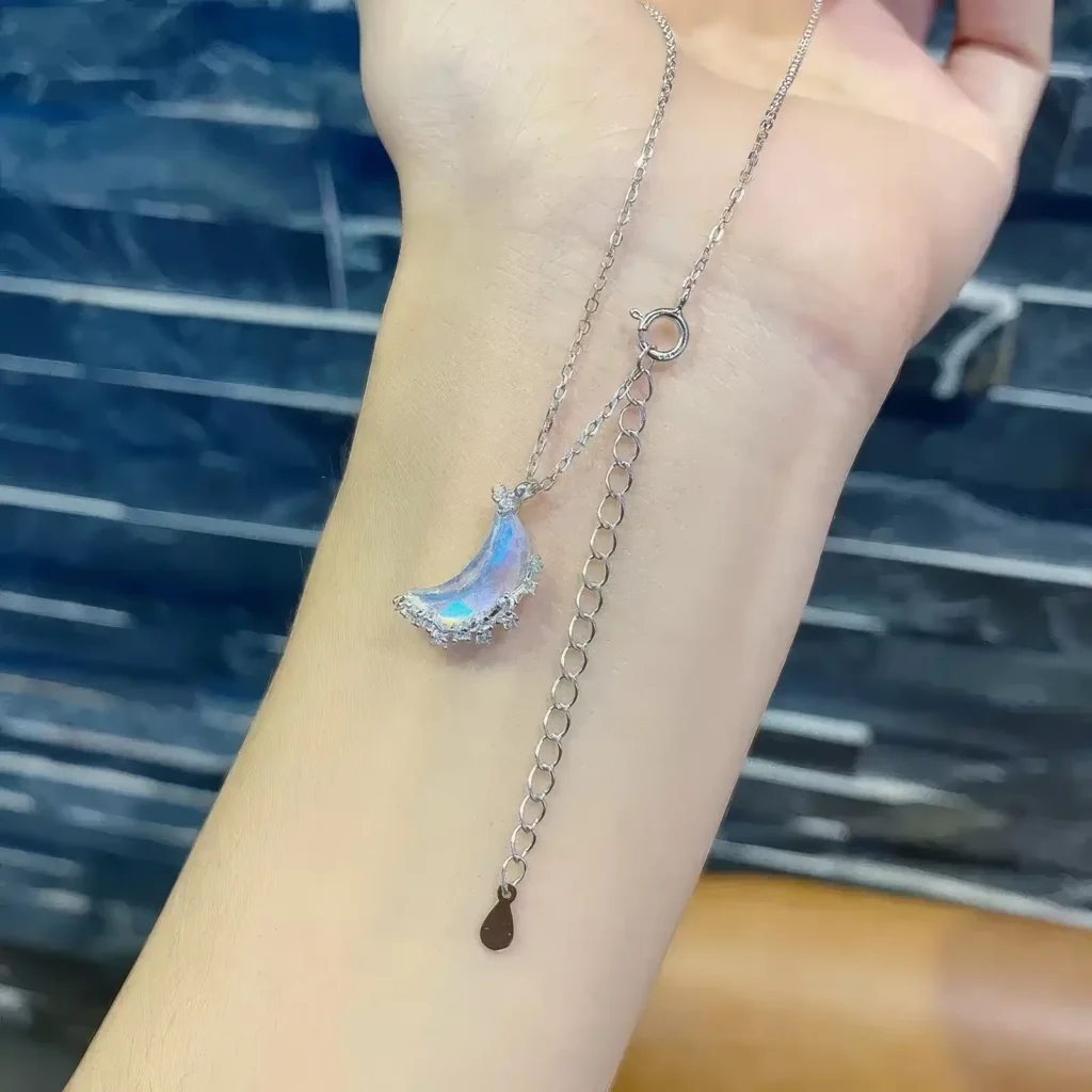 Collier Pendentif Lune Cristalline - Acier Inoxydable – Image 3