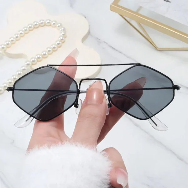 Lunettes de Soleil - Style Moderne et Élégant